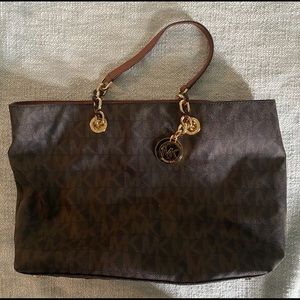LAST CHANCE: Michael Kors purse